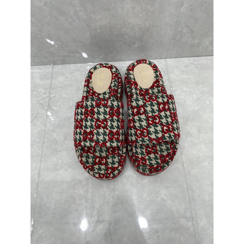 G*u*i slippers
